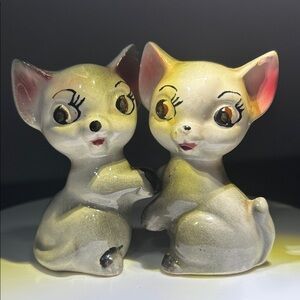 Vintage 60’s Kitty Cat Love Ceramic Salt and Pepper Shakers, Japan